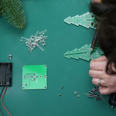 DIY | LED Tannenbaum löten | Weihnachtsdeko Geschenkidee für Technik-Liebhaber | Creative-Material